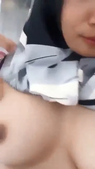 Jilbab Hitam Muslim Ternyata Bandel