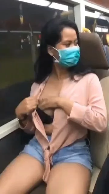 Siskaeee Eksib Di Bus